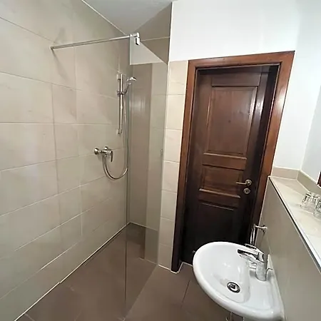 Weingaertner מלון 3*