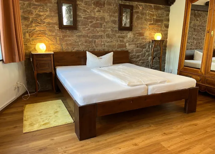 Weingaertner מלון 3*